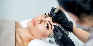 Permanentný make-up obočia, očných liniek alebo pier