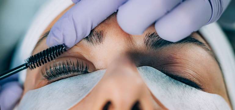 Lash lift alebo predĺženie mihalníc