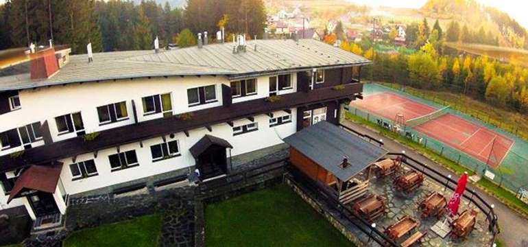Po sportovním výkonu můžete odpočívat na terase s vaším oblíbeným nápojem