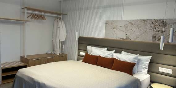 Léto na břehu Slunečních jezer v hotelu Dolphin - Adult friendly s neomezeným koupáním v bazénu a polopenzí/Slovensko - Senec - Slnečné jazerá