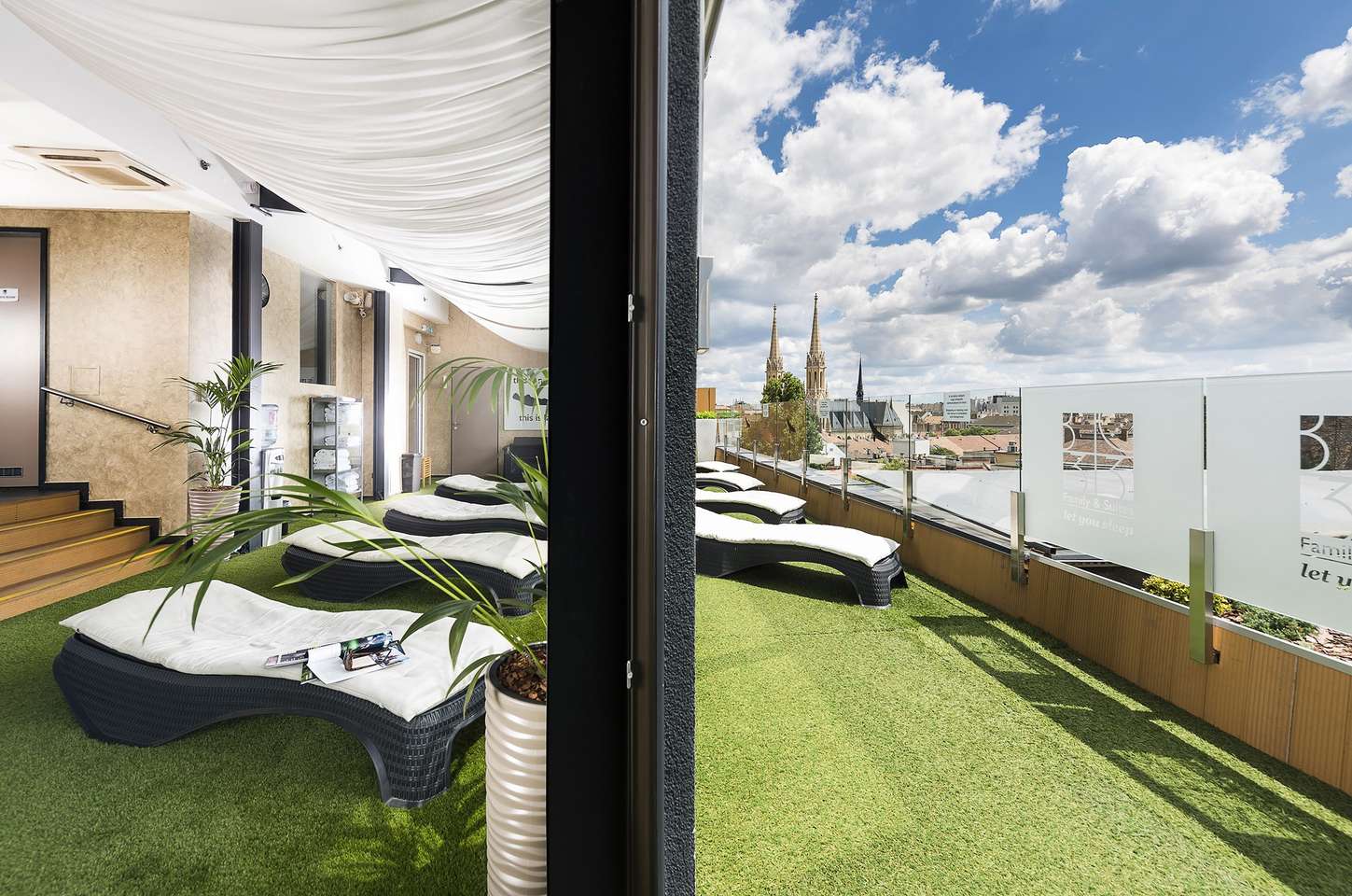 Superior izba hotela Bo33**** v centre Budapešti, strešné wellness, raňajky so sektom a dieťa do 8 rokov zdarma