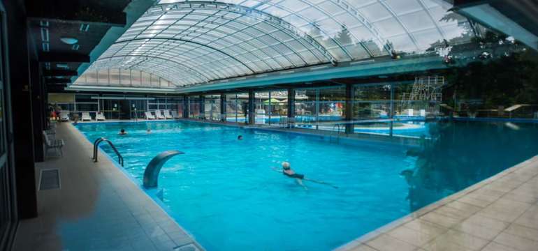 Vnútorný relaxačný bazén (v blízkosti hotela), 30 x 10 m, termálna voda, 34 °C