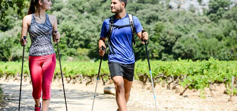 K zapůjčení jsou i Nordic walking hole a vy se pak můžete vydat po nových trasách pro nordic walking