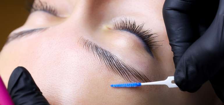 Laminácia obočia s podfarbením v Eleonor Esthetic