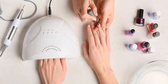 Suchá pedikúra alebo gél lak na ruky aj nohy v salóne Dotyky Krásy / Košice