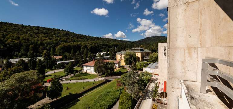 Hotel Ozón*** je najväčším ubytovacím zariadením v Bardejovských Kúpeľoch