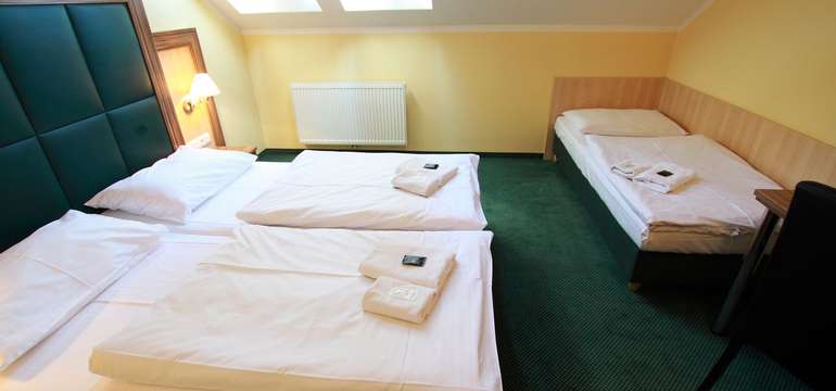 red hotelom vám je k dispozícii bezplatné verejné parkovisko