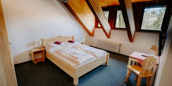 SOVA Hotel & Restaurant pod majestátnymi Belianskymi Tatrami s reštauráciou tradičnej kuchyne/Ždiar