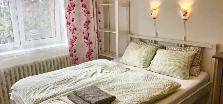 Izby vo Vilke Podhájčanke sú zariadené v romantickom a útulnom štýle