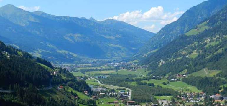 Z hotela Helenenburg v alpskom stredisku Bad Gastein to nemáte ďaleko k podobným výhľadom