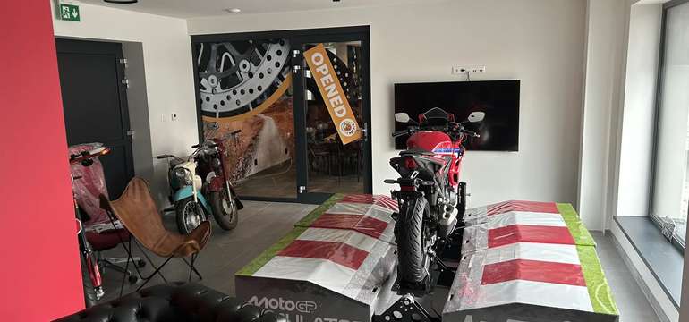 Zažite skutočnú moto jazdu na MotoGP™ simulátore v BiCafe Košice