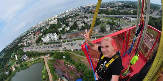 Extrémny bungee jumping z 90 metrovej výšky v poľskom Chorzówe/Polsko - Chorzów