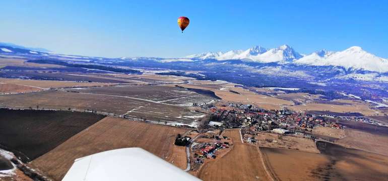 Zážitkový let ponad Tatry aj s možnosťou pilotovania športového lietadla