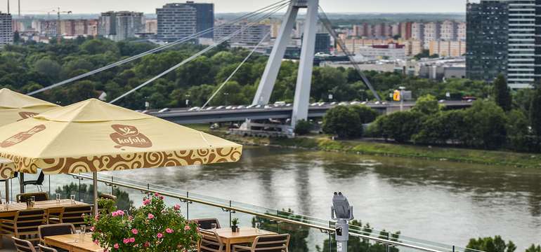 Výhľad z terasy Restaurant Parlament 