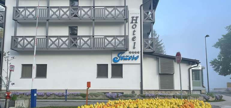 4-hviezdičkový hotel Jezero v Slovinsku s raňajkami a bazénom