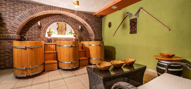 ZBOJNÍCKE SPA ponúka sauny, thajské masáže, pivné kúpele, vírivku, Kneippov kúpeľ a iné