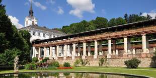 Hotel je len kúsok od malebného zámku Lysice