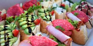 Krabica plná exclusive chlebíčkov