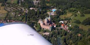 Let športovým lietadlom s možnosťou pilotovania