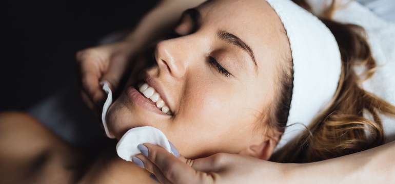 Chemický peeling alebo anti-akné ošetrenie