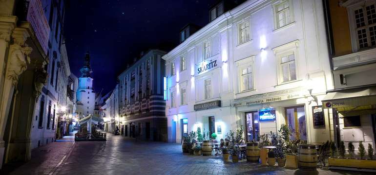 Ku SKARITZ Hotel & Residence**** patrí aj reštaurácia s terasou