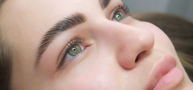 Kórejský lashlifting mihalníc a laminácia obočia v Bloom Clinic Bratislava