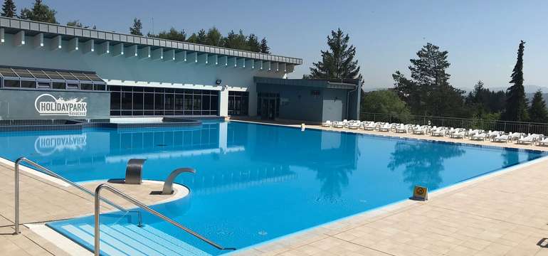 Uvoľnite svoje telo aj myseľ v termálnej liečivej vode v Holidayparku Kováčová
