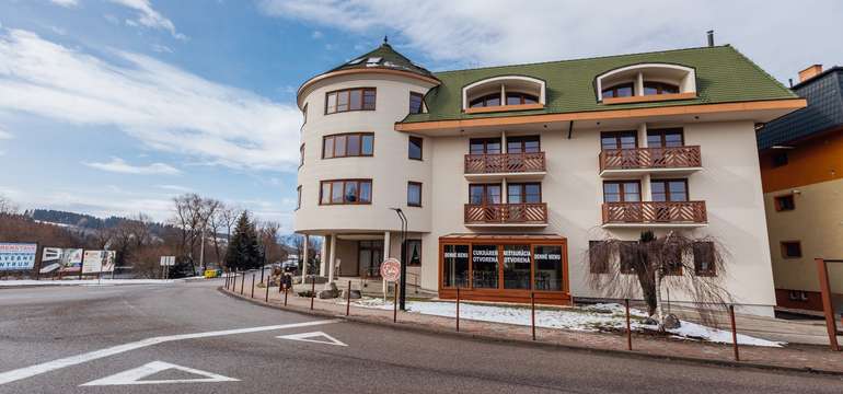 Apartmán 7 sa nachádza v polyfunkčnom dome MyMara v centre Bešeňovej