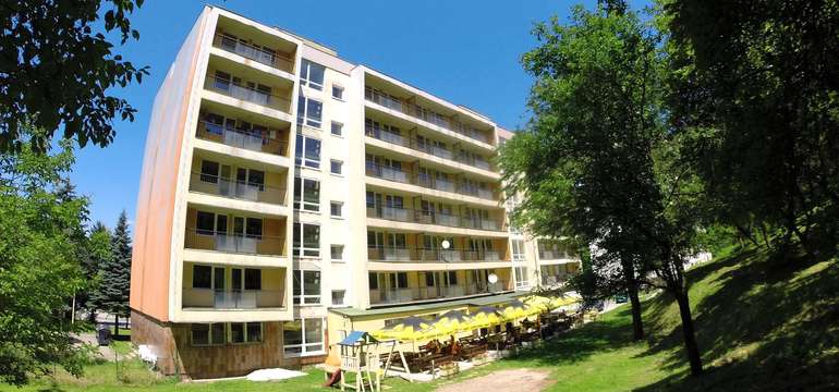   Hotel Garni poskytuje cenovo prístupné ubytovanie v apartmánoch a izbách 