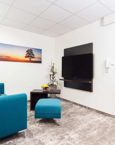 Izby majú rozlohu 42 m2 a sú vybavené moderným nábytkom