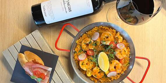 Paella menu s pohárom vína pre 2 osoby vo Wine bar & tapas by Provino/Bratislava - Ružinov