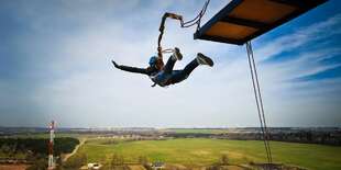 Sólo zoskok z najvyššieho objektu na skákanie na Slovensku (110 m komín Action Tower)