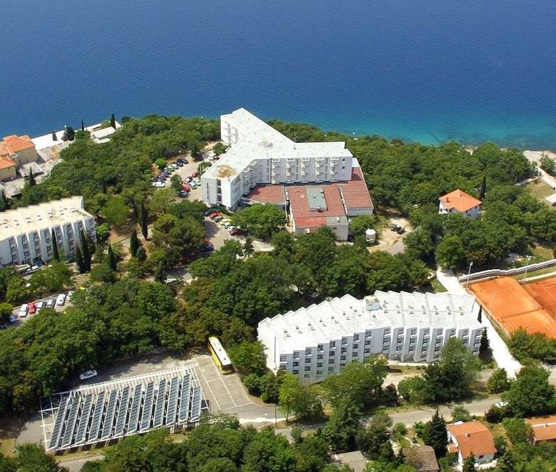 Dependencie Marina a Primorka** sú súčasťou hotelového komplexu Adriatic ** na ostrove Krk