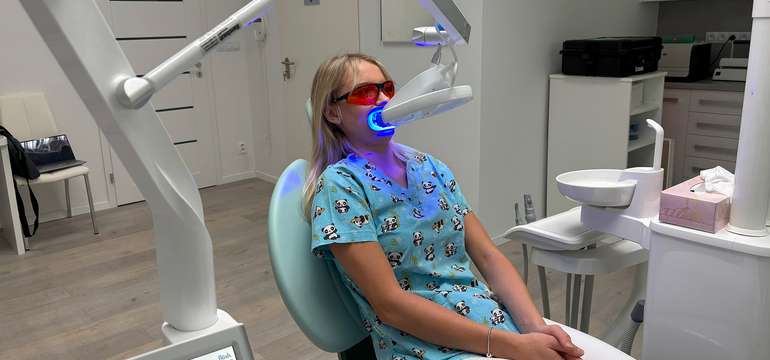 Dentálna hygiena a profesionálne bielenie na klinike Dentmedik