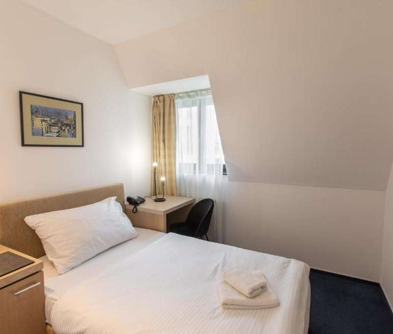 Hotel Villa Nečas****, ubytovanie v štandardnej jednolôžkovej izbe