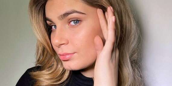 BLACK FRIDAY: Nový účes, farbenie, tónovanie, melírovacie techniky a spa pre vlasy v ružinovskom salóne Masterhair/Bratislava - Ružinov