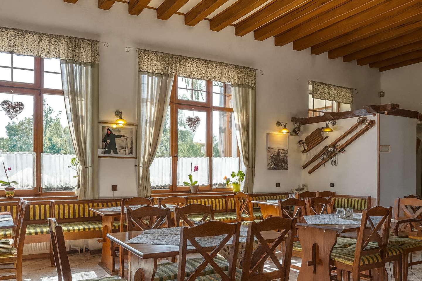 Penzión Encián s wellness v Tatranskej Lomnici s výhľadom na štíty, len 200 m od lanovky