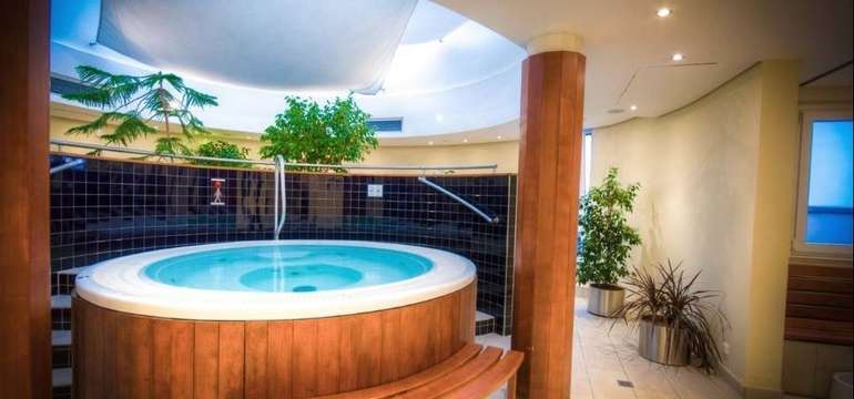 Spa Wellness & Beauty centrum s vírivkou, fínskou saunou, parnou saunou a thajskými masážami