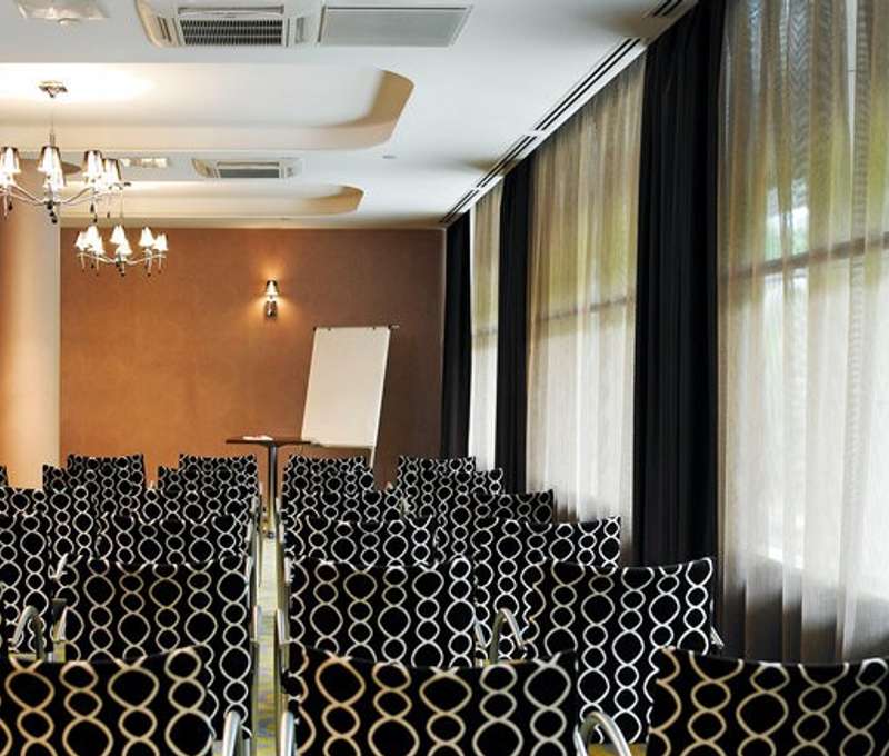 Hotel Belvedere**** leží len 1 zastávku od centra Budapešti
