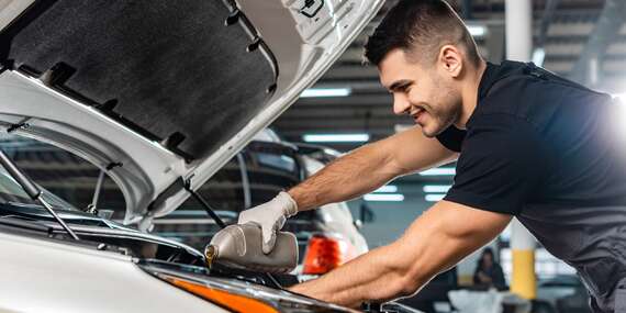 Profesionálna výmena oleja a filtrov s kontrolou vozidla v Garage Point / Bratislava - Nové Mesto