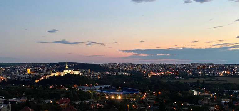 Najkrajšie výhľady na panorámu mesta Nitra a romantické západy slnka