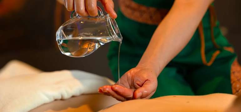 Párová thajská alebo aromaterapeutická masáž v MAI THAN