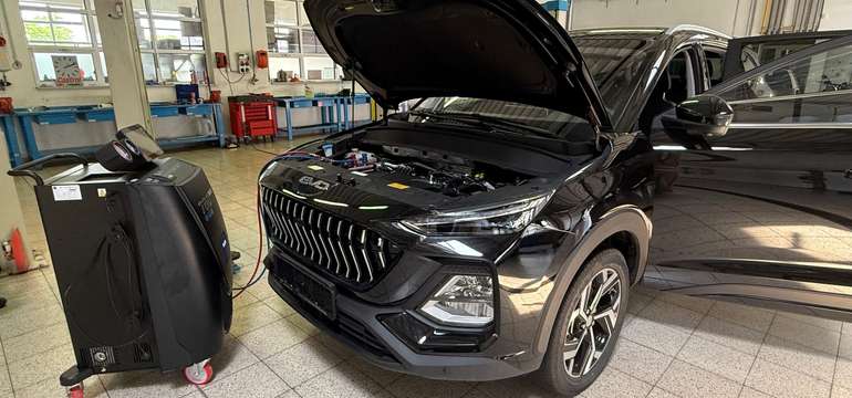 Plnenie klimatizácie a čistenie ozónom v autoservise AGROTEC v Lamači