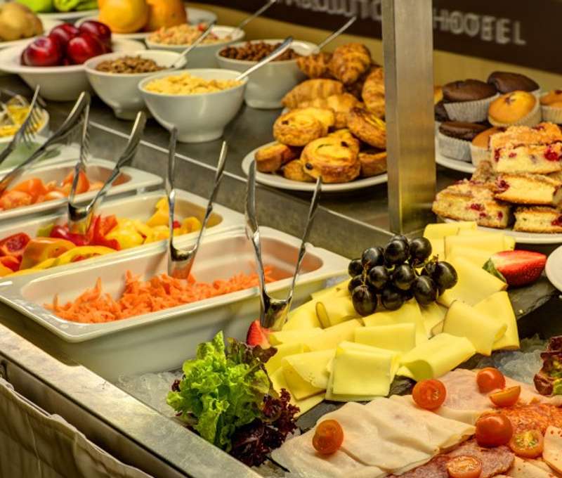 Hotel Jalta ponúka svojim hosťom k pobytu bufetové raňajky