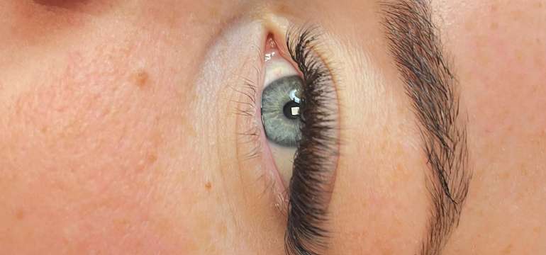 Aplikácia aj doplnenie 1D – 6D mihalníc v salóne Infinity Beauty Point