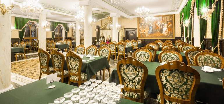 V reštaurácii sa podávajú speciality českej i medzinárodnej kuchyne