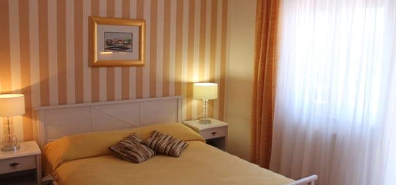 Štúdio apartmán vo vile Bougenvilia je vhodný pre páry alebo rodiny s 1 malým dieťaťom