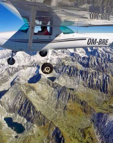 Zážitkový alebo adrenalínový akrobatický let pre až 3 osoby