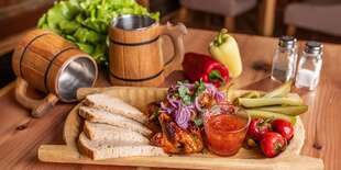 Grilované mäsité kuracie krídelká so "sweet chilly" omáčkou (6 ks)