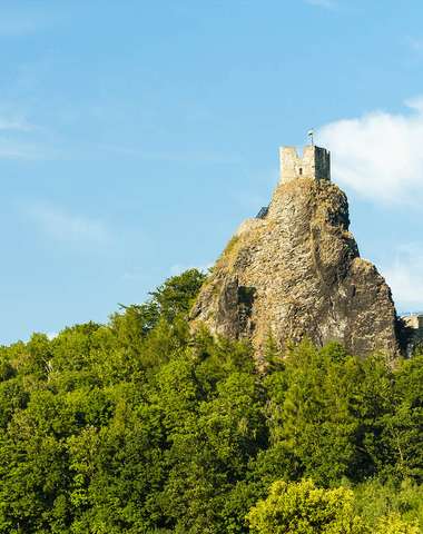 Věže "Panna" a "Baba" se tyčí přímo nad hotelem